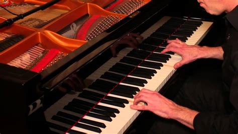 The Well-Tuned Piano - Un viaggio sonoro introspettivo attraverso microtonalità e improvvisazione libera